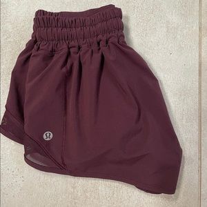 Lululemon Hotty Hot Shorts/ 2.5